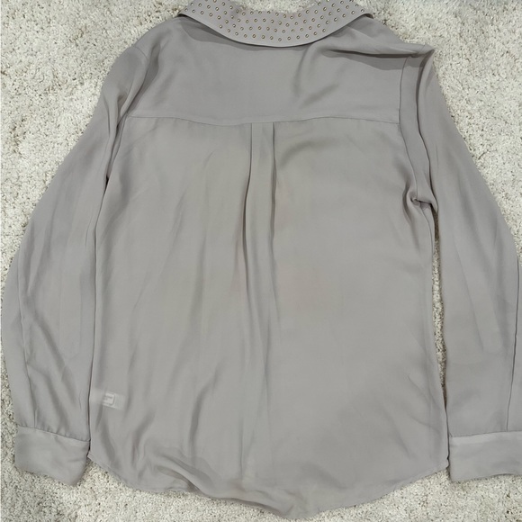 Express Portofino Gold Beads on Collar Roll Tab Sleeve Button Up Blouse Size M - Picture 5 of 5